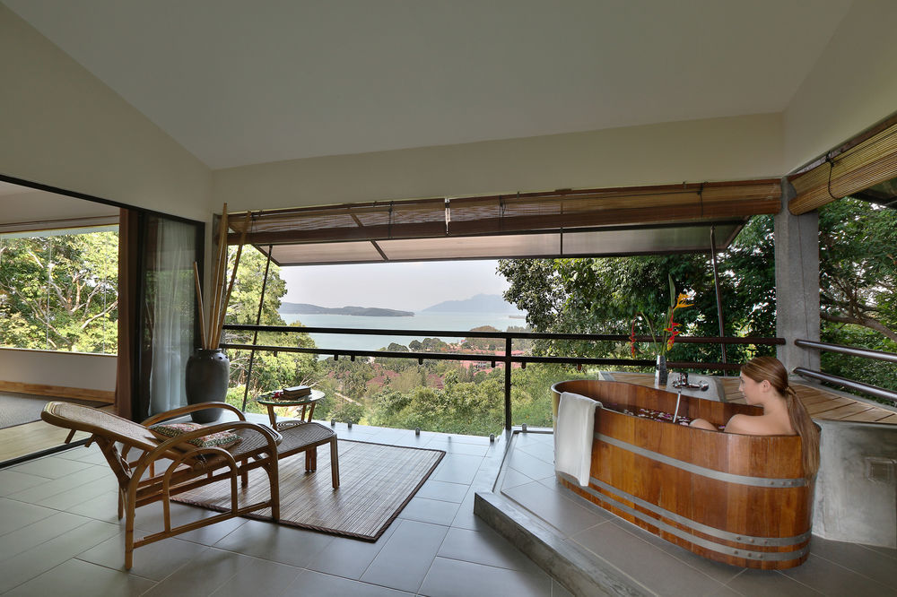 Ambong Rainforest Retreat Pantai Tengah  Exterior photo