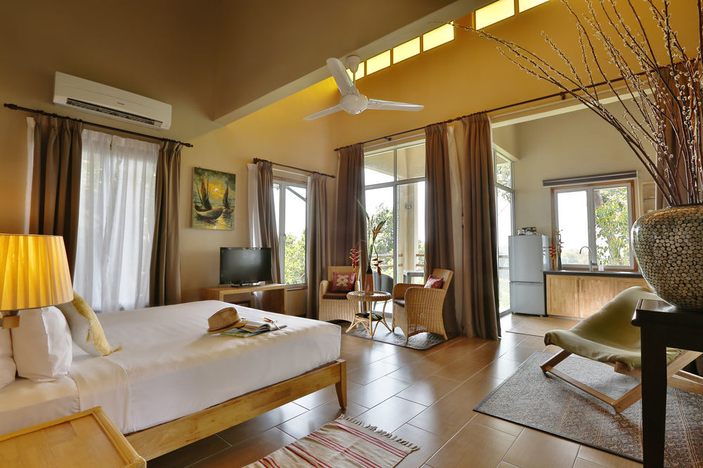 Ambong Rainforest Retreat Pantai Tengah  Exterior photo